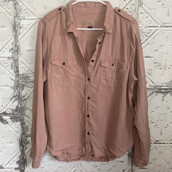 Universal Thread Tops - Adorable pink button down shirt